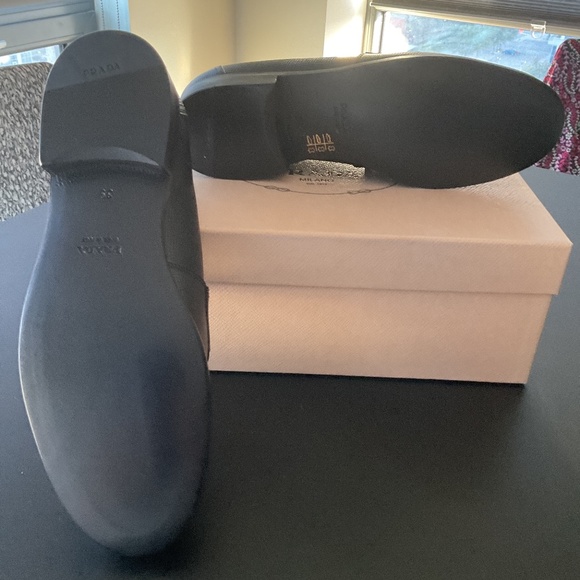 PRADA Saffiano Cuir black and brown penney loafers. - Picture 4 of 5